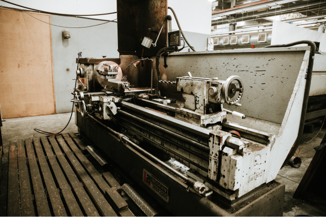 Modern LA560x2000 Manual Lathe